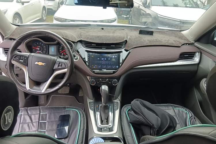 Used Chevrolet Malibu 2018 530T Automatic Luxury Edition Center Console