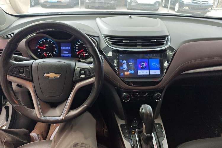 Used Chevrolet Malibu 2018 530T Automatic Fashion Edition Center Console