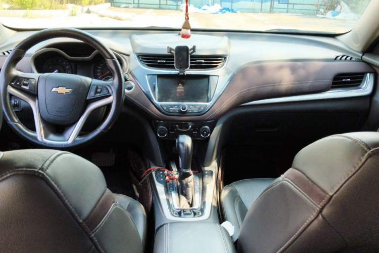 Used Chevrolet Malibu 2018 530T Automatic Luxury Edition Center Console