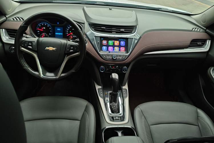 Used Chevrolet Malibu 2018 530T Automatic Luxury Edition Center Console