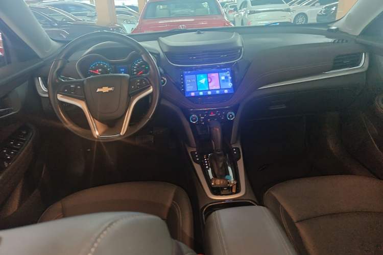 Used Chevrolet Malibu 2018 530T Automatic Fashion Edition Center Console