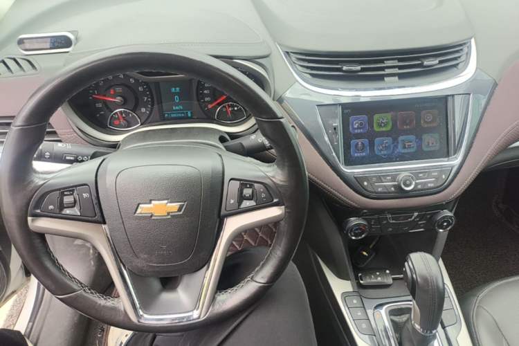 Used Chevrolet Malibu 2018 530T Automatic Luxury Edition Center Console