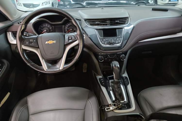 Used Chevrolet Malibu 2018 530T Automatic Fashion Edition Center Console