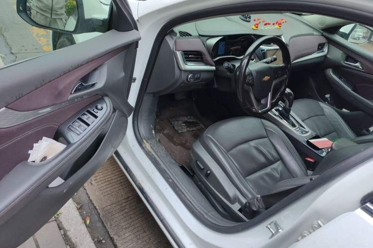 Used Chevrolet Malibu 2018 530T Automatic Luxury Edition Driver Seat
