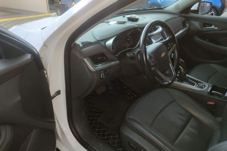 Used Chevrolet Malibu 2018 530T Automatic Luxury Edition Driver Seat