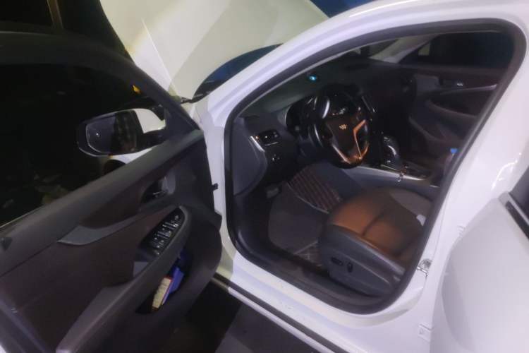 Used Chevrolet Malibu 2018 530T Automatic Luxury Edition Driver Seat