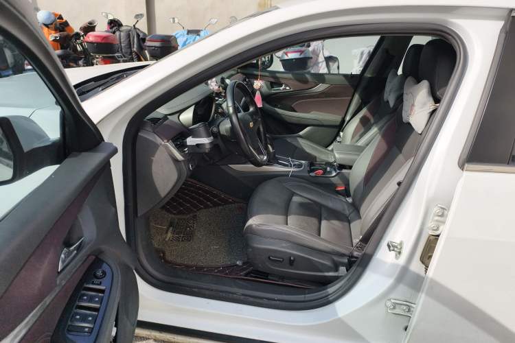 Used Chevrolet Malibu 2018 530T Automatic Luxury Edition Driver Seat