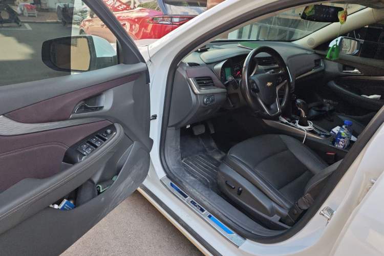 Used Chevrolet Malibu 2018 530T Automatic Luxury Edition Driver Seat