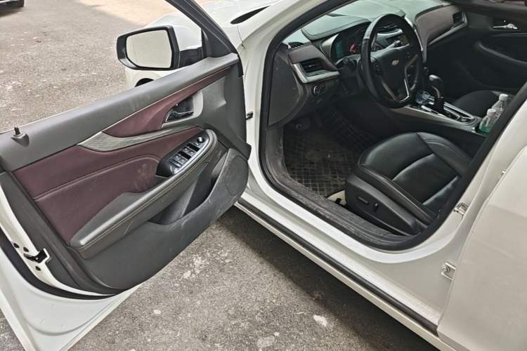 Used Chevrolet Malibu 2018 530T Automatic Luxury Edition Driver Seat