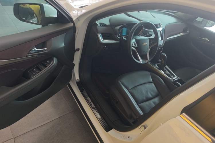 Used Chevrolet Malibu 2018 530T Automatic Luxury Edition Driver Seat