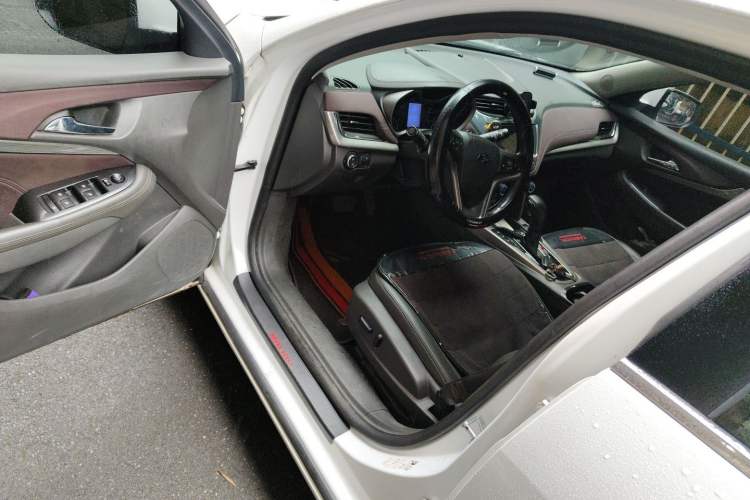 Used Chevrolet Malibu 2018 530T Automatic Luxury Edition Driver Seat