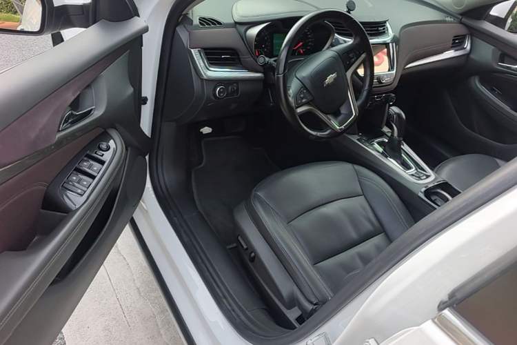 Used Chevrolet Malibu 2018 530T Automatic Luxury Edition Driver Seat