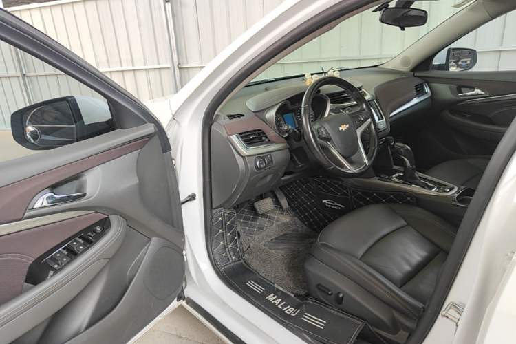 Used Chevrolet Malibu 2018 530T Automatic Luxury Edition Driver Seat