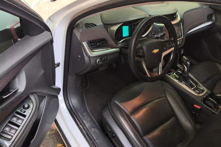 Used Chevrolet Malibu 2018 530T Automatic Luxury Edition Driver Seat