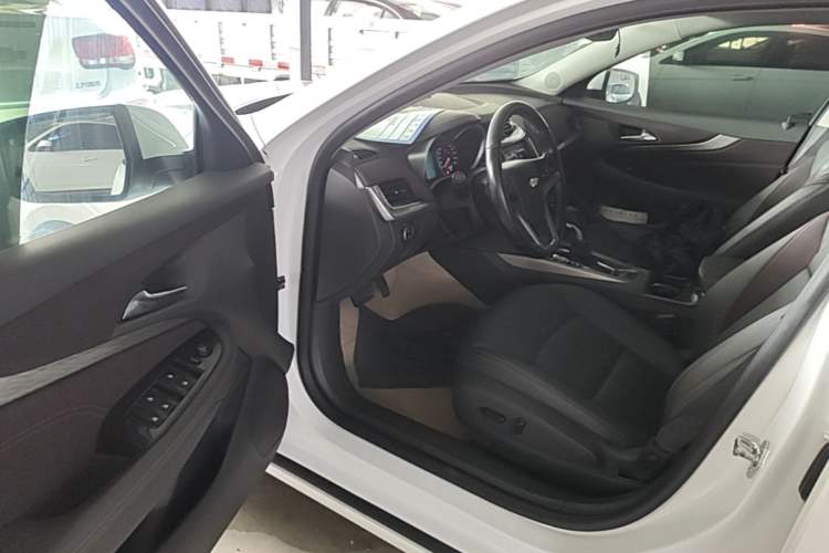 Used Chevrolet Malibu 2018 530T Automatic Luxury Edition Driver Seat