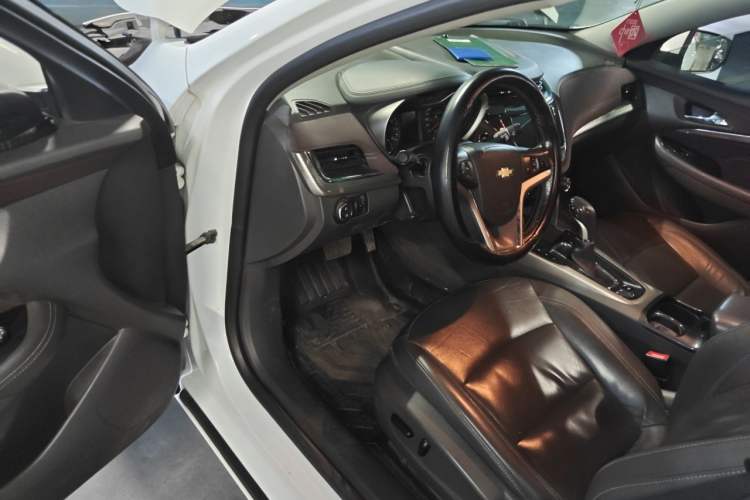Used Chevrolet Malibu 2018 530T Automatic Luxury Edition Driver Seat