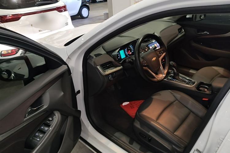Used Chevrolet Malibu 2018 530T Automatic Luxury Edition Driver Seat