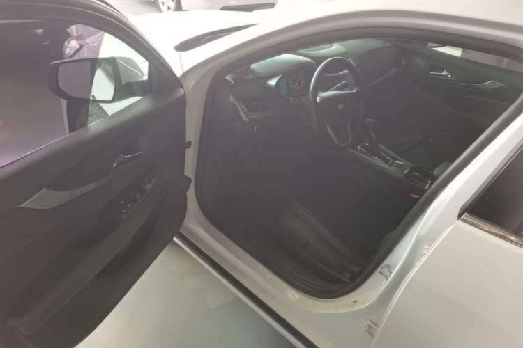 Used Chevrolet Malibu 2018 530T Automatic Luxury Edition Driver Seat