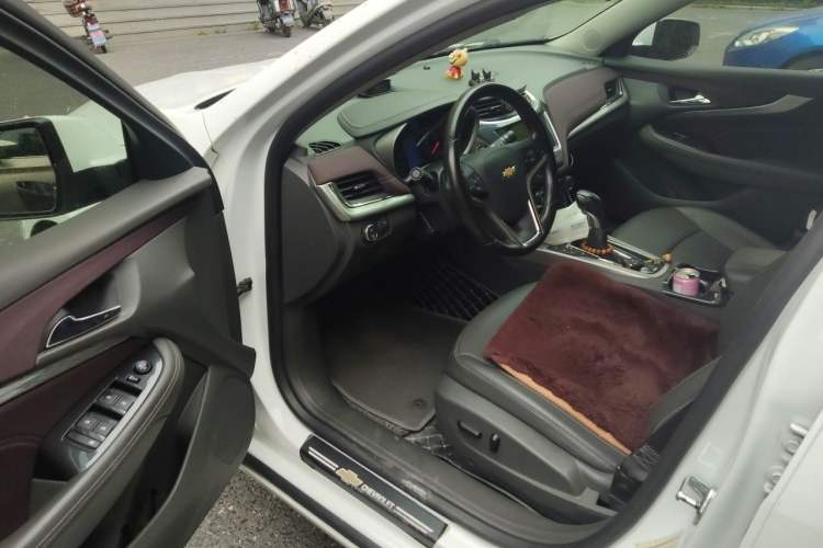 Used Chevrolet Malibu 2018 530T Automatic Luxury Edition Driver Seat