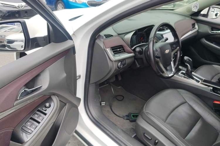 Used Chevrolet Malibu 2018 530T Automatic Luxury Edition Driver Seat