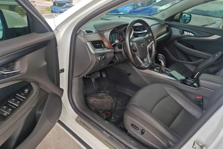 Used Chevrolet Malibu 2018 530T Automatic Luxury Edition Driver Seat