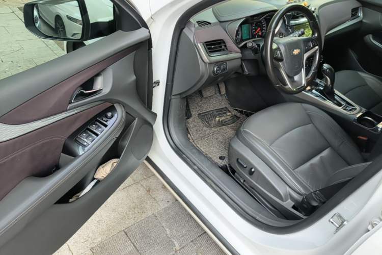 Used Chevrolet Malibu 2018 530T Automatic Luxury Edition Driver Seat