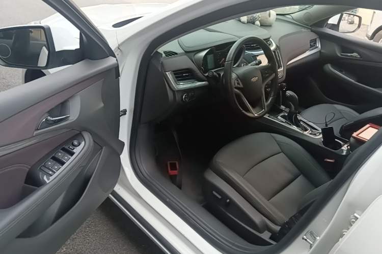 Used Chevrolet Malibu 2018 530T Automatic Luxury Edition Driver Seat
