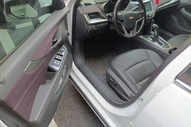 Used Chevrolet Malibu 2018 530T Automatic Luxury Edition Driver Seat