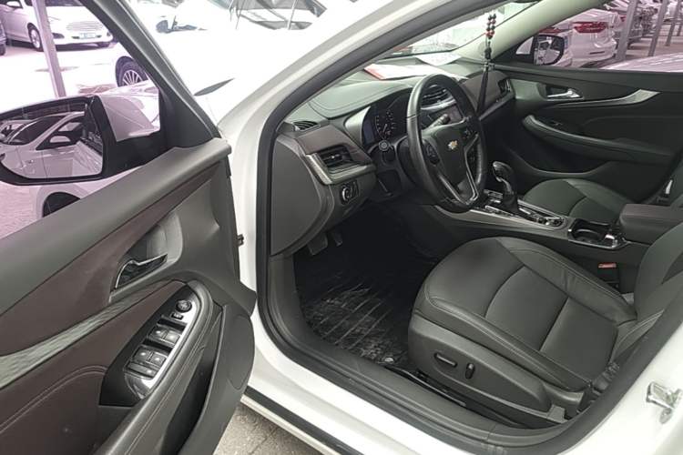 Used Chevrolet Malibu 2018 530T Automatic Luxury Edition Driver Seat