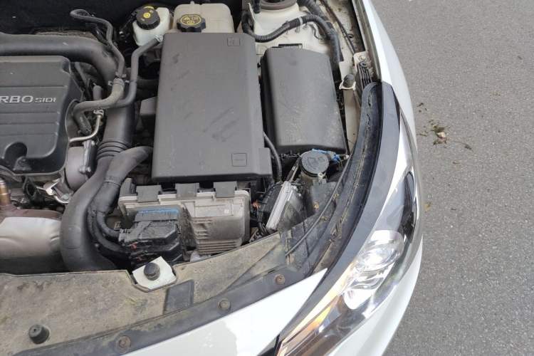 Used Chevrolet Malibu 2018 530T Automatic Fashion Edition Engine Bay Left