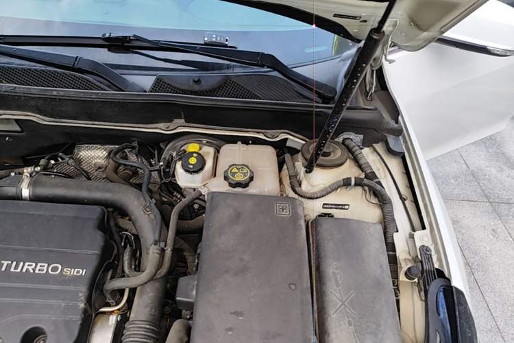 Used Chevrolet Malibu 2018 530T Automatic Fashion Edition Engine Bay Left