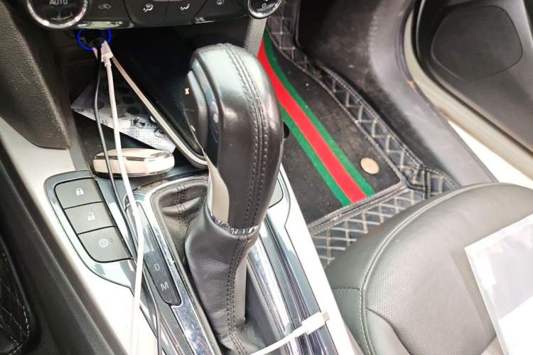 Used Chevrolet Malibu 2018 530T Automatic Fashion Edition Gear Lever