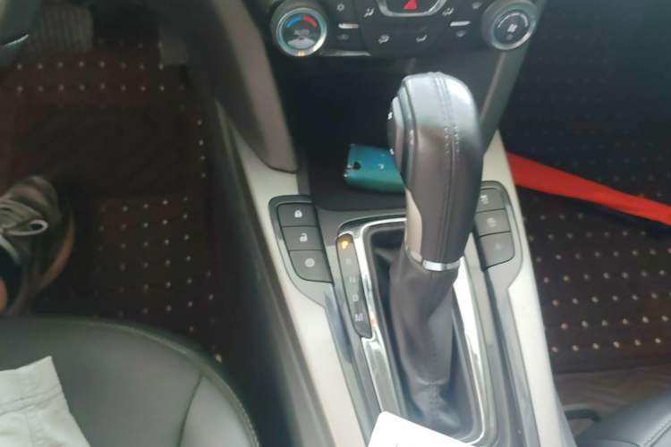 Used Chevrolet Malibu 2018 530T Automatic Fashion Edition Gear Lever