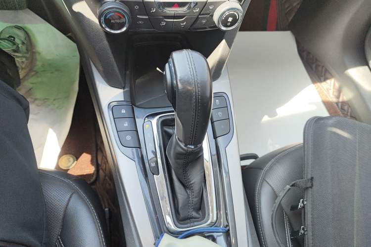 Used Chevrolet Malibu 2018 530T Automatic Fashion Edition Gear Lever