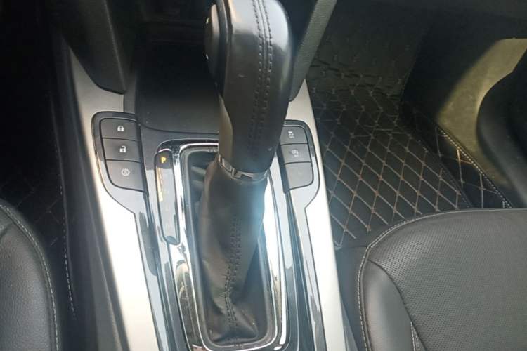 Used Chevrolet Malibu 2018 530T Automatic Fashion Edition Gear Lever