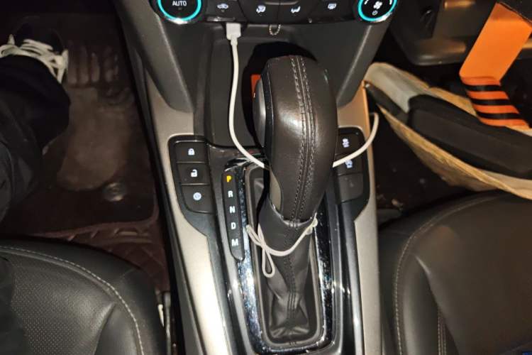 Used Chevrolet Malibu 2018 530T Automatic Fashion Edition Gear Lever