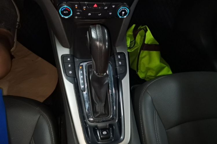 Used Chevrolet Malibu 2018 530T Automatic Fashion Edition Gear Lever
