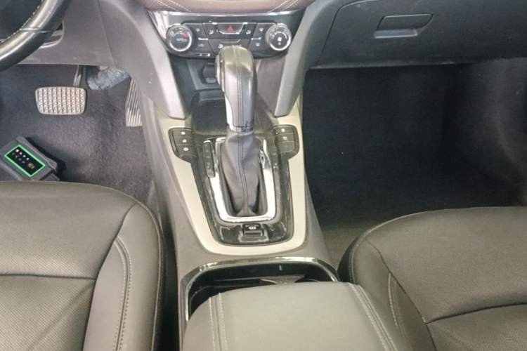 Used Chevrolet Malibu 2018 530T Automatic Fashion Edition Gear Lever