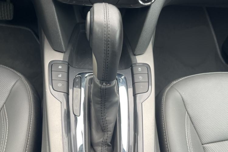 Used Chevrolet Malibu 2018 530T Automatic Fashion Edition Gear Lever