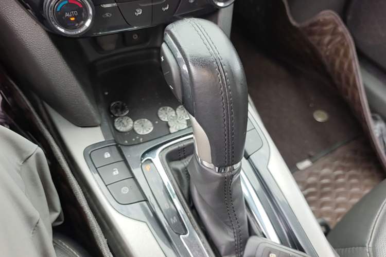 Used Chevrolet Malibu 2018 530T Automatic Fashion Edition Gear Lever