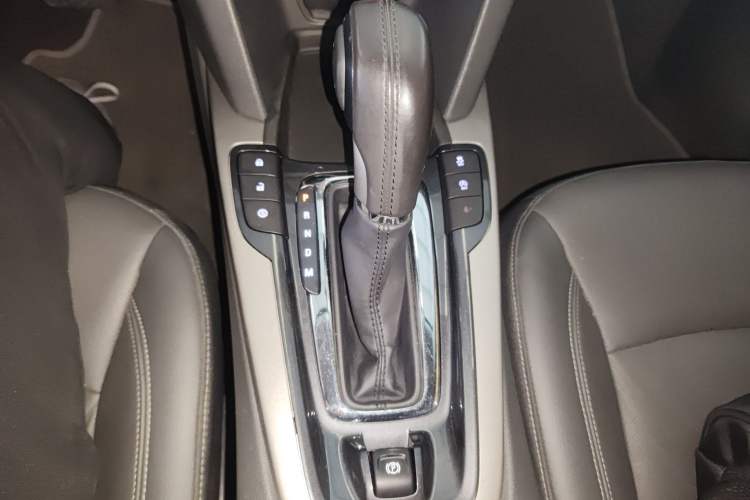 Used Chevrolet Malibu 2018 530T Automatic Fashion Edition Gear Lever