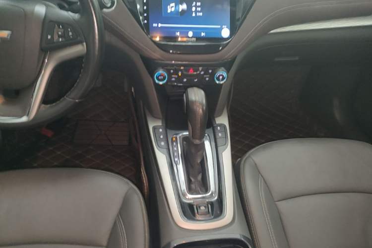 Used Chevrolet Malibu 2018 530T Automatic Fashion Edition Gear Lever