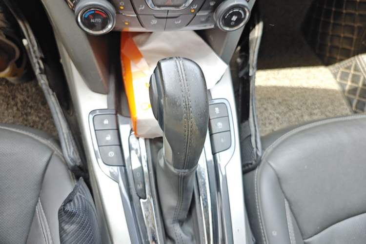 Used Chevrolet Malibu 2018 530T Automatic Fashion Edition Gear Lever