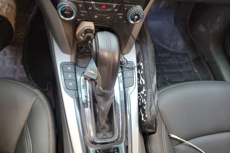 Used Chevrolet Malibu 2018 530T Automatic Fashion Edition Gear Lever
