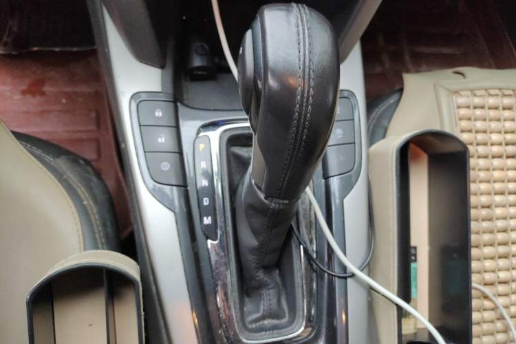 Used Chevrolet Malibu 2018 530T Automatic Fashion Edition Gear Lever