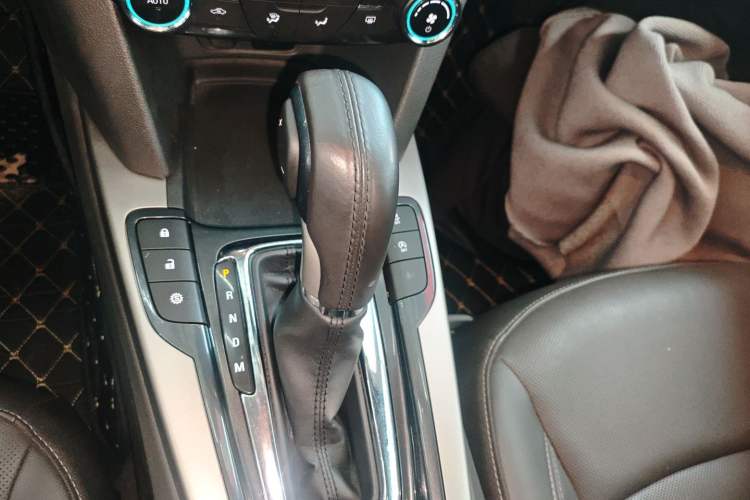 Used Chevrolet Malibu 2018 530T Automatic Luxury Edition Gear Lever