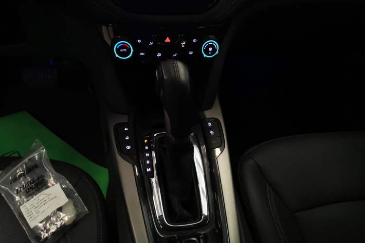 Used Chevrolet Malibu 2018 530T Automatic Fashion Edition Gear Lever