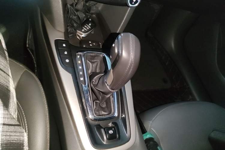 Used Chevrolet Malibu 2018 530T Automatic Fashion Edition Gear Lever