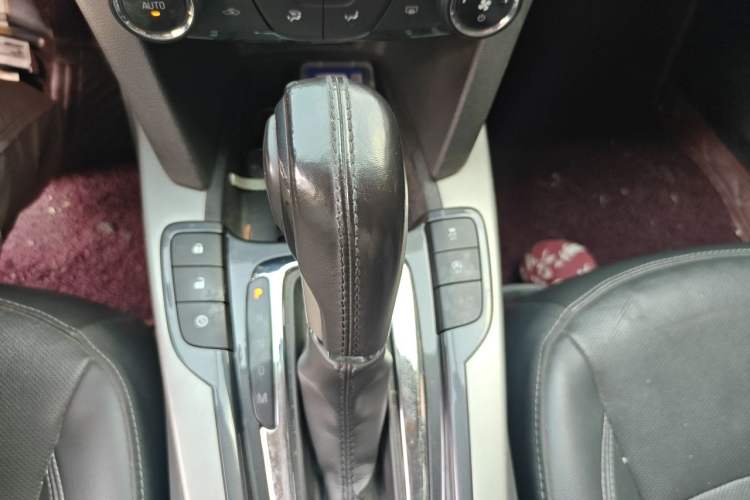Used Chevrolet Malibu 2018 530T Automatic Fashion Edition Gear Lever