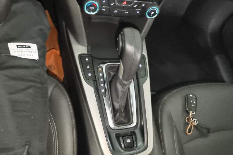 Used Chevrolet Malibu 2018 530T Automatic Fashion Edition Gear Lever